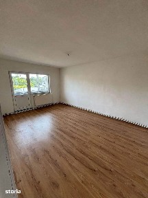 De vanzare apartament cu 4 camere, 2 bai, 2 balcoane, etaj intermediar