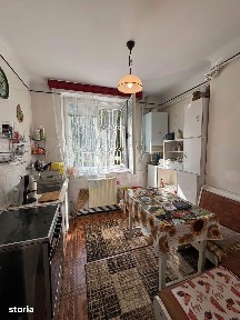 De vanzare apartament cu 3 camere, decomandat, mobilat, 69900euro