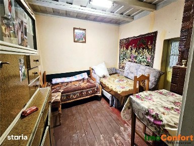 Casa cu 2 camere si 520mp in Letcani