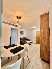 Dau în chirie apartament cu 3 camere