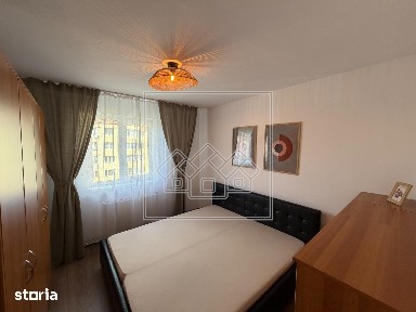 Apartament cu 3 camere si balcon, zona Strand