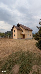 GURA RAULUI | CASĂ PE 3.046 MP, CU O PRIVELIȘTE DIFERITĂ LA FIECARE