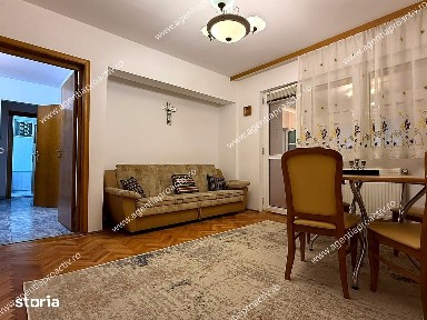 Apartament cu 3 camere de închiriat - Centru, parter