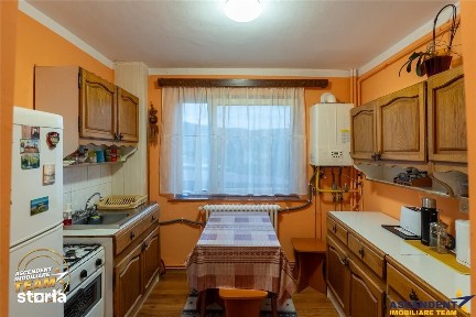 FILM! Apartament mobilat, cu 2 camere, etaj 1, central dar linistit, C