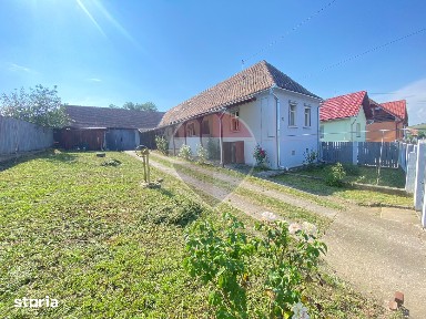 CASĂ CU TEREN GENEROS ȘI PANOURI FOTOVOLTAICE - BLĂJEL