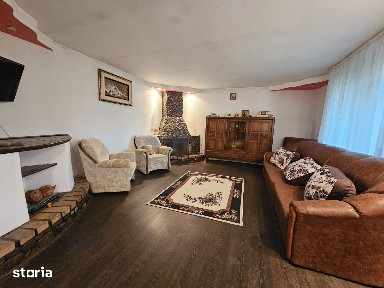 Casă în Cordun, zonă de case noi