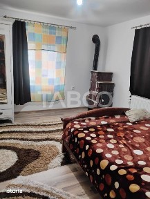 Casa de vanzare 2 camere front stradal 30m teren 1000mp in Seica Mare