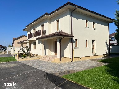 Duplex de vânzare Via Carmina, 4 dormitoare, curte amenajată.