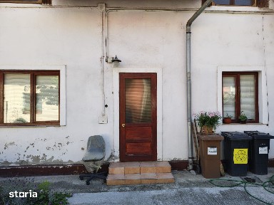 Casă cu 4 camere în Oradea, curte comună