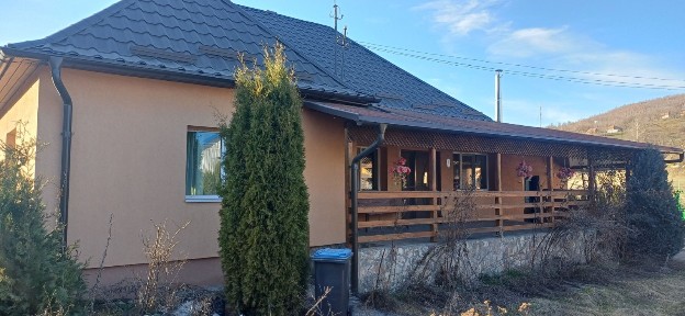 Casa cu anexe de vânzare