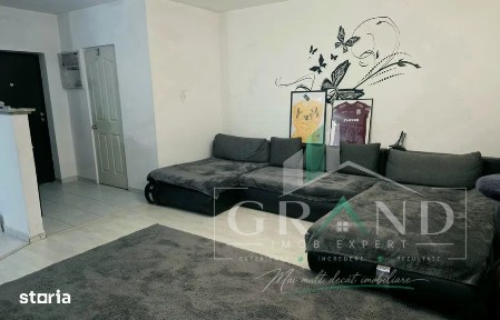 Apartament 3 camere de vanzare, Floresti
