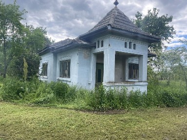 Vand casa cu teren 2050mp