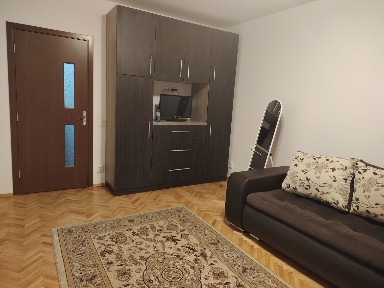 Dau in chirie apartament cu 2 camere