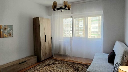 PROPRIETAR-inchiriez ap.3 camere, zona centrala