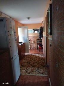 Casă de vânzare cu Garaj și Livadă.
