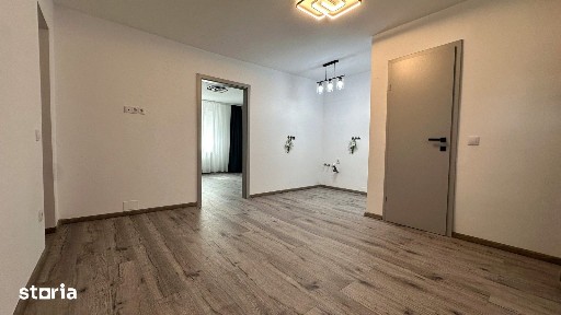 Proprietar: 2 camere renovate complet, str. București colț cu Paris