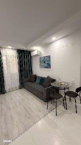 2 camere, balcon cu vedere la piscină, loc de parcare, în Cosmopolis !