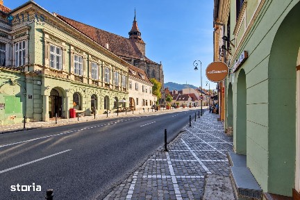 Piata Sfatului, 41 mp., ideal regim hotelier, de amenajat la interior