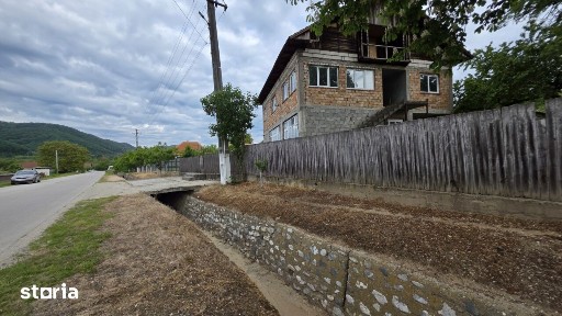 CASA/SPATIU COMERCIAL - GENUNENI
