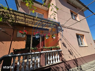 Casă tip duplex de vânzare - 217 mp, teren 897 mp, zona centrală Luduș