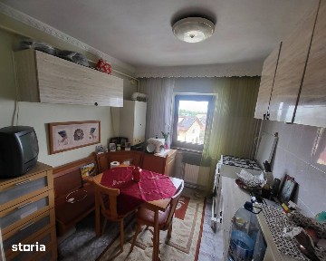 Apartament 3 camere, etaj intermediar, Mioritei (Martiri), cu parcare