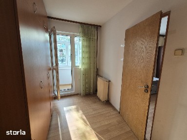 Apt 3 camere nedecomandat, zona Malu Rosu, et 1/4
