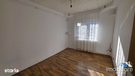 Apartament 3 camere de vânzare - Cocosvar, Vulcan