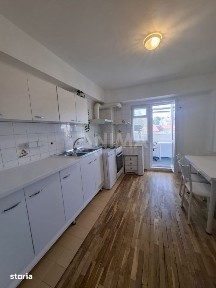 Apartament 4 camere, 3 balcoane, parcare in Piata Cipariu