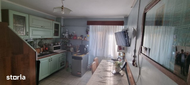 Apartament 4 camere, zona centrala, 85 mp