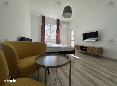 | Garsonieră decomandată de închiriat | Balcon | Loc de parcare |