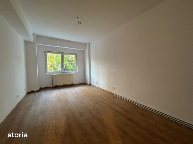 Apartament cu 2 camere, decomandat, nemobilat, 60 mp