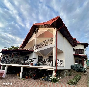 Casă / Vilă cu 8 camere de vânzare în Suceava