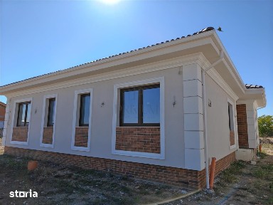 Duplex pe plan - canalizare - personalizare interioara