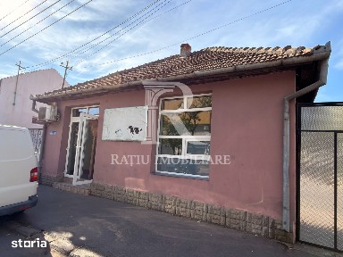 Casă cu spațiu comercial la stradă, curte și grădină | Oradea
