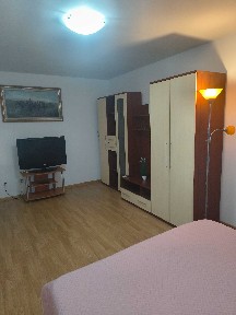 Garsoniera mansarda mobilata+utilata| Lift|Curte privata|str. Petru Rares 1000 ron.