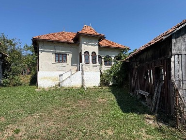 Casă tradițională cu teren generos și livadă - ideală pentru renovare