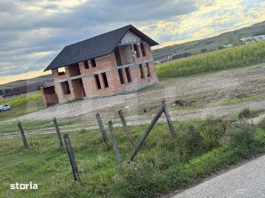 Casa individuala, 180 mp utili, teren de 1.500 mp, la 16 km de Bistri