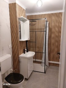 Apartament cu 2 camere de închiriat, recent renovat si utilat.