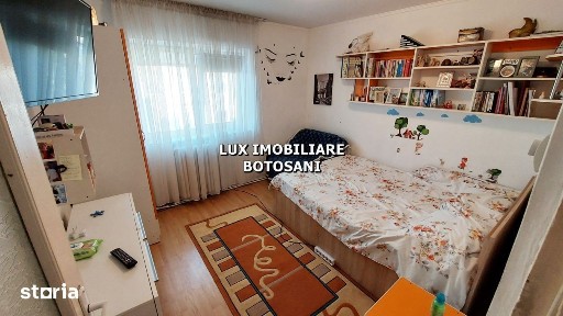 Apartament 4 camere, zona Scolii 11