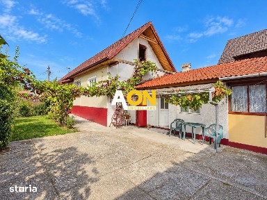 Casa traditionala, 3 camere, la asfalt, 1685 mp teren, Ciugud