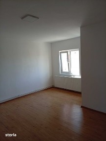 Vand apartament 2 camere semidecomandat zona Centrala Filiasi