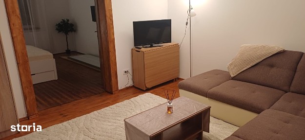 Vă invit să descoperiți un apartament cu 2 camere, complet renovat.