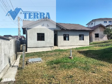 Casă Mioveni, 4 camere, teren 1.225 mp, toate utilitățile