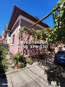 Vând Casă cu 2 construcții, garaj, beci, anexe, teren 655 mp Hunedoara