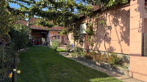 Casa Vadu Crisului cu spatiu comerical