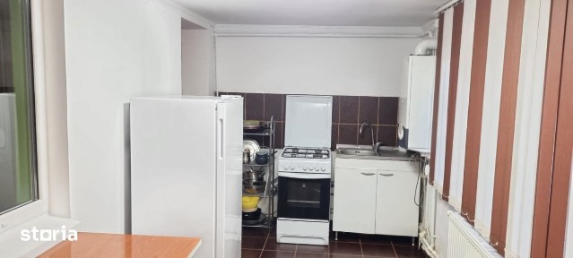 Apartament 2 camere Progresu, parter cu balcon mare.