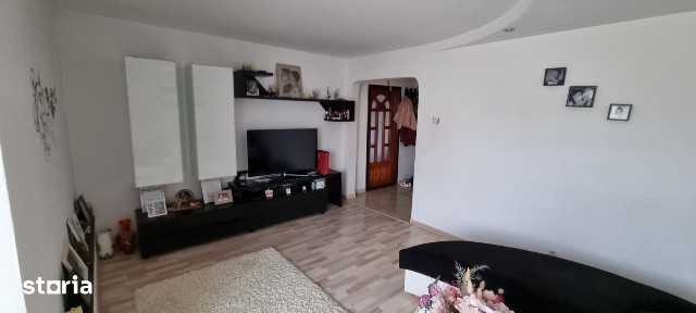 Apartament cu 3 camere zona Scolii 11