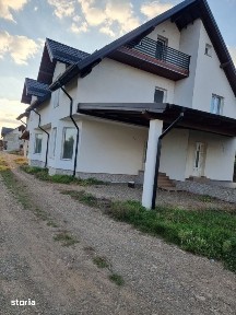 Casa tip duplex, 320 mp, Dornesti