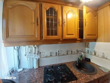 Inchiriez apartament semidecomandat - Etaj 1