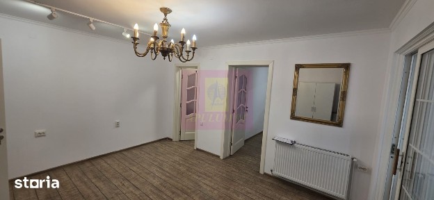 Apartament cu 2 camere, spatiu comercial - Campina, central